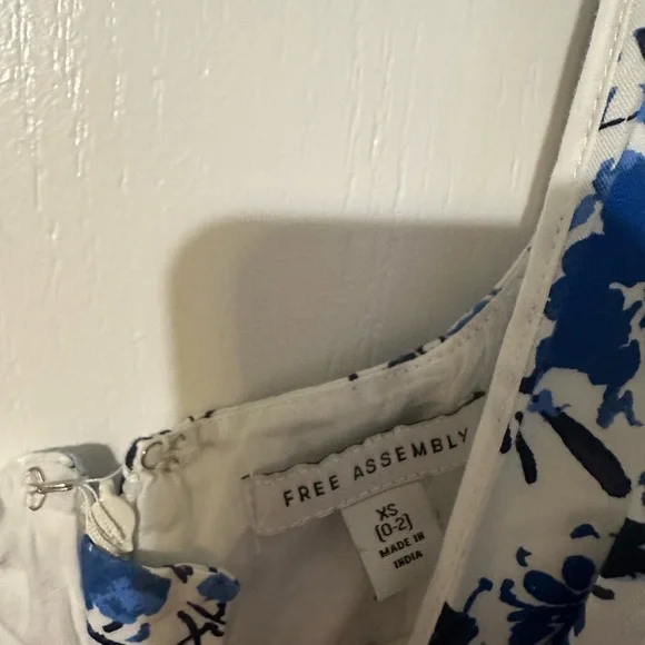 Floral Blue and White Dress - Picture 2 of 4